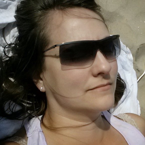 Meet your Posher, Lisa - Picture 1 of 1